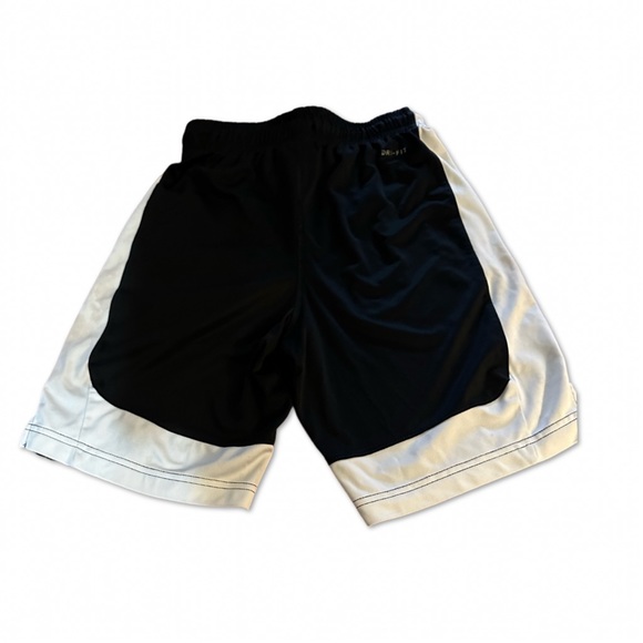 Boys Nike YM Gym Shorts. - Picture 2 of 2
